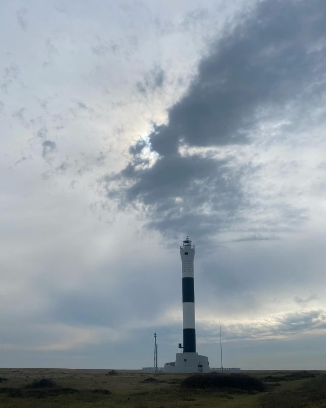 Wild, windy, Dungeness.
.
.
.
.
#dungeness #architecture #lighthouse #desert